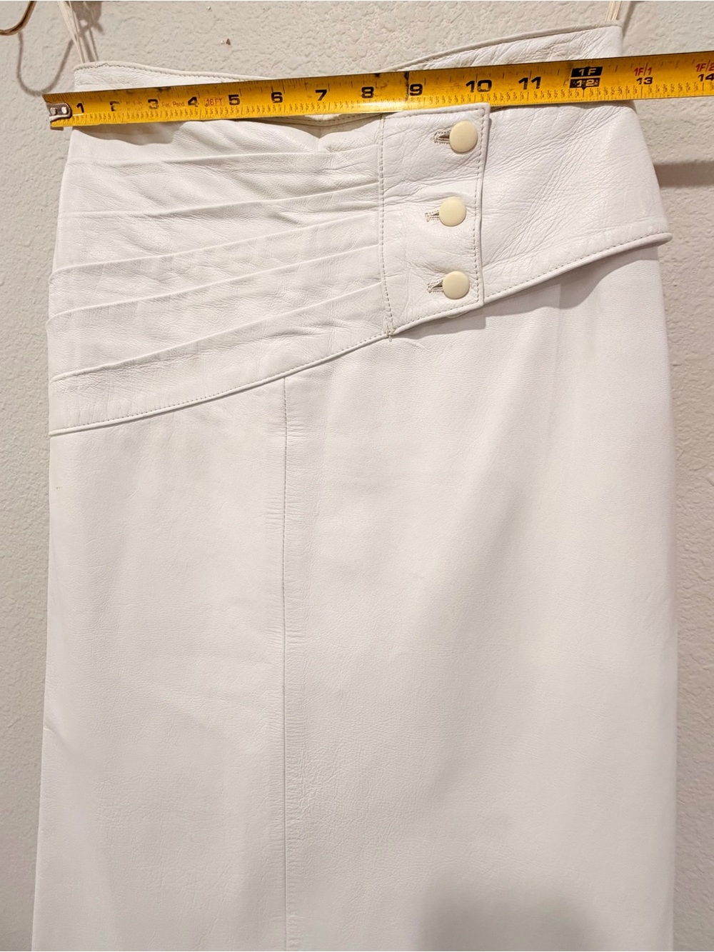 Vintage Vakko Cream Leather Pencil Skirt, Ruched Waist, Quiet Luxury. Old Money - Picture 12 of 17